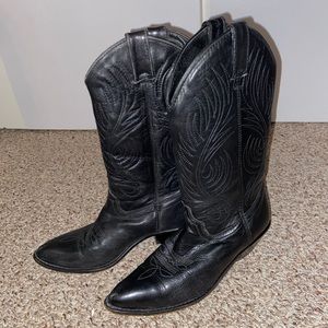 ‼️SOLD‼️ ✨VINTAGE✨ 90s Cowgirl Boots